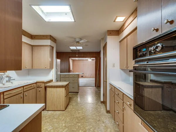 Before: kitchen remodel with island in Dallas, TX (photo 2)