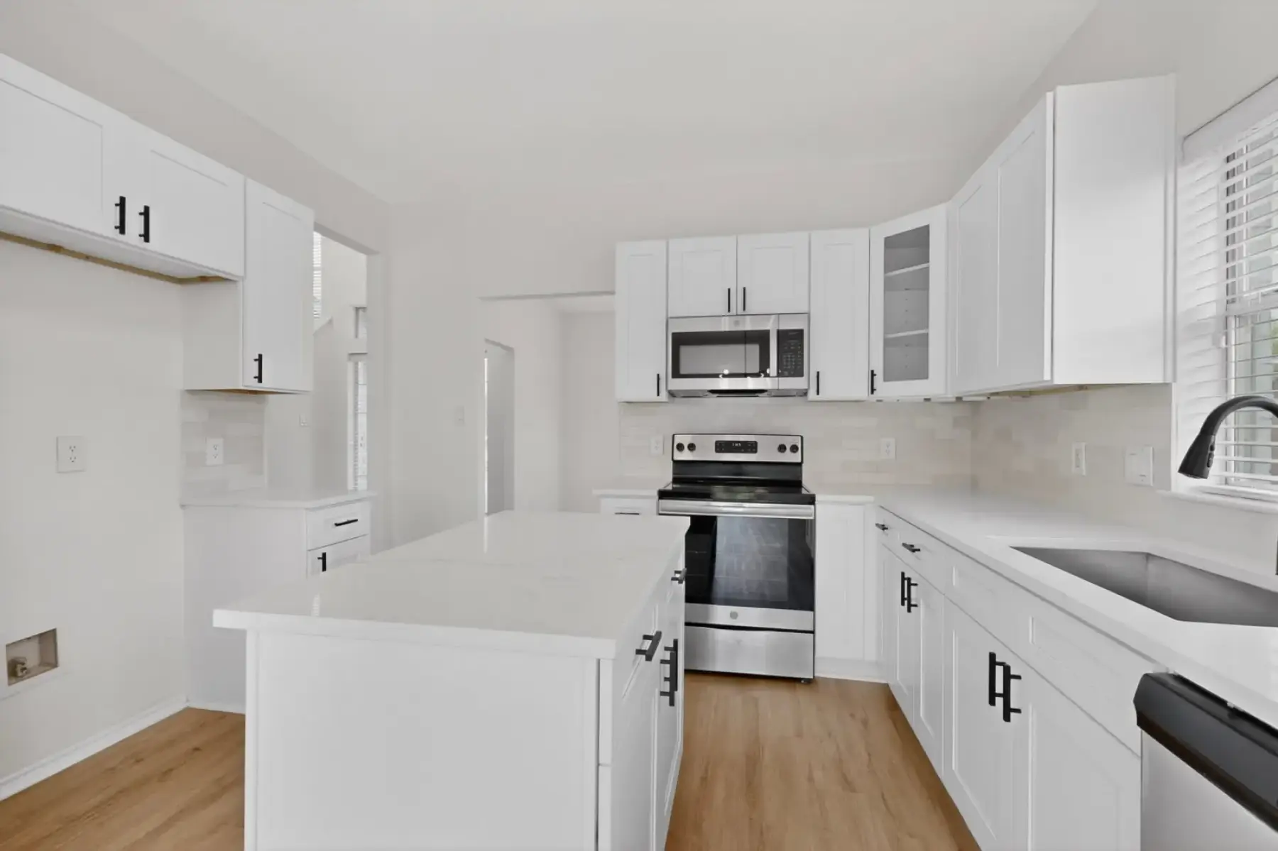 Kitchen by Valencia Remodeling and Construction